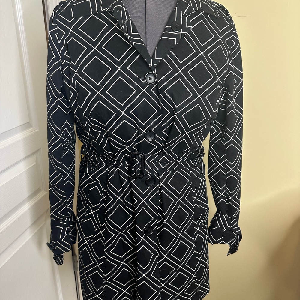 Banana Republic Geometric Black and White Trench Coat with belt - Picture 4 of 12
